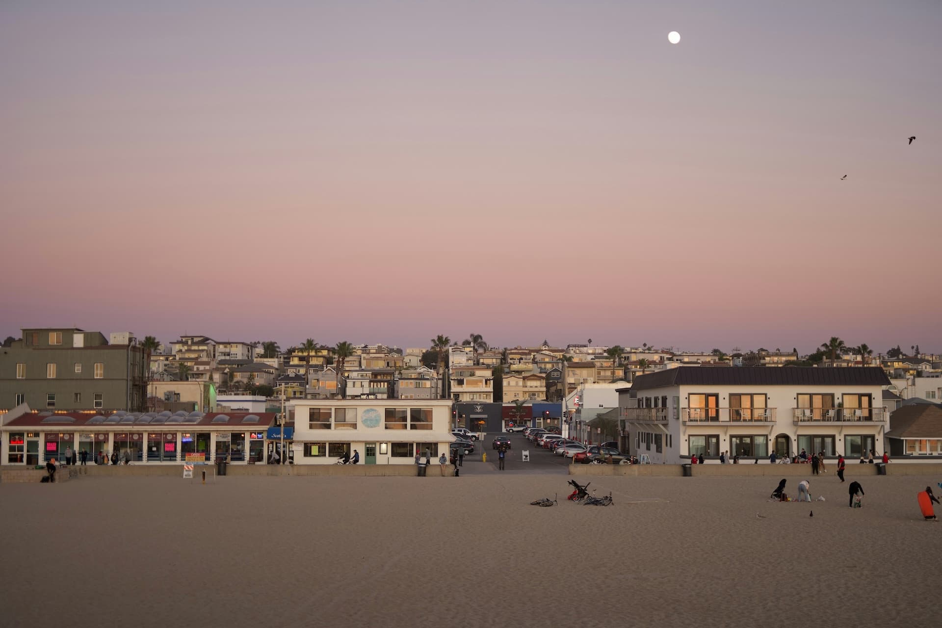 Homes near the coast in Hermosa Beach